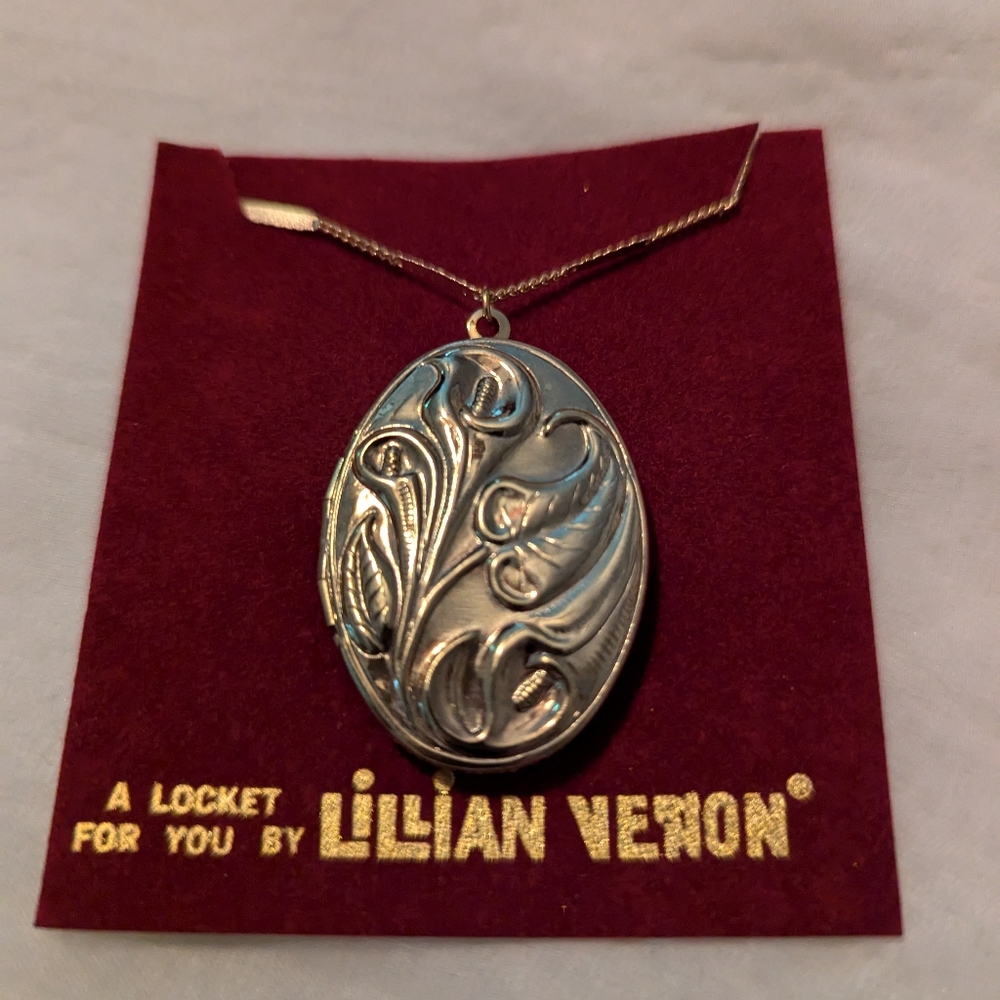 Lilian Vernon Art Noveau Lily Flower Gold-tone Locket Necklace Vintage NIP